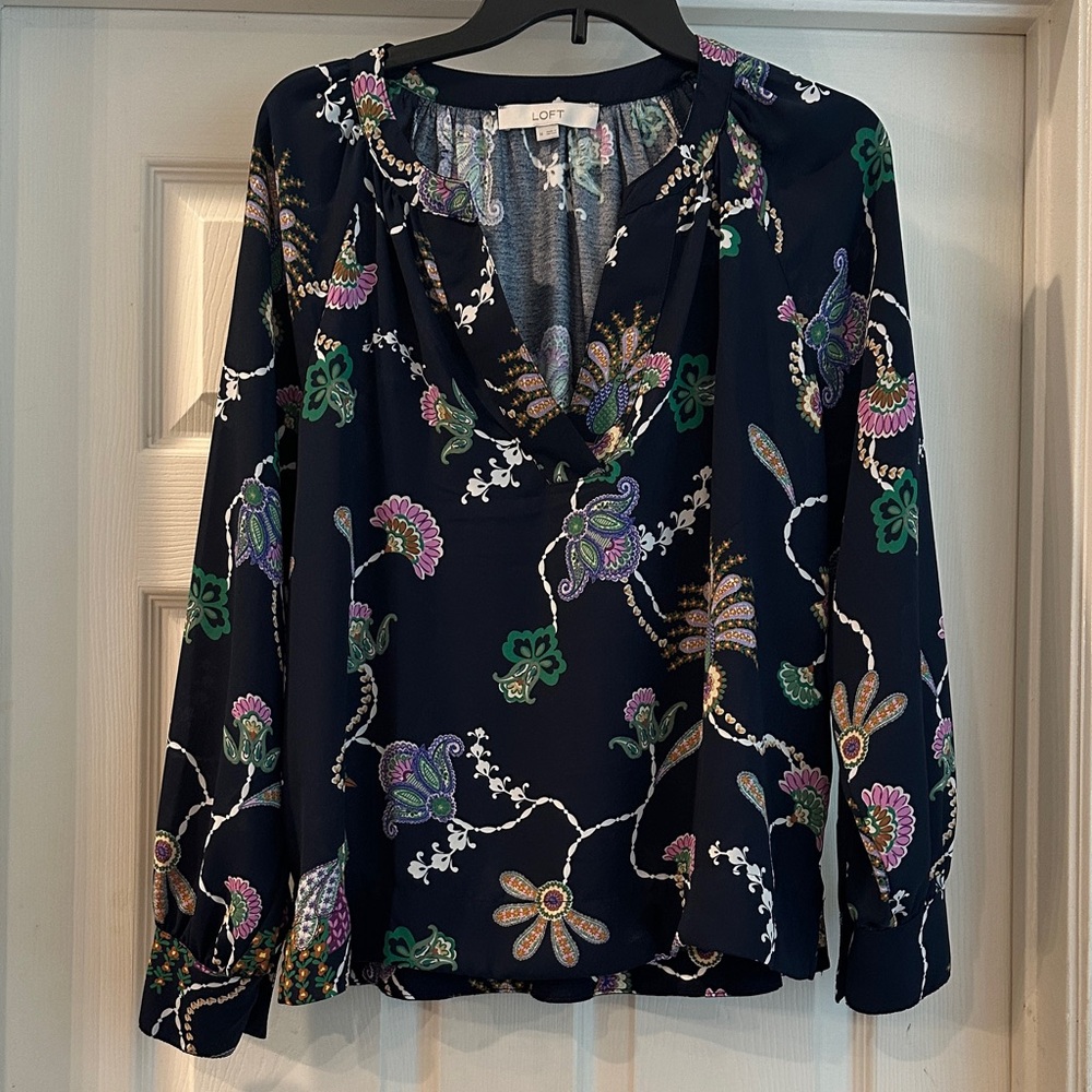 LOFT Women's Navy Floral Blouse Medium
